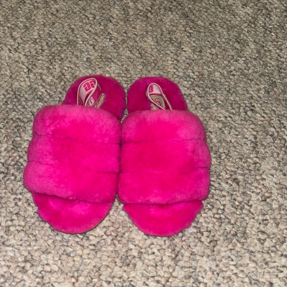 Ugg fluff yeah (like new) size 10 toddler hot pink